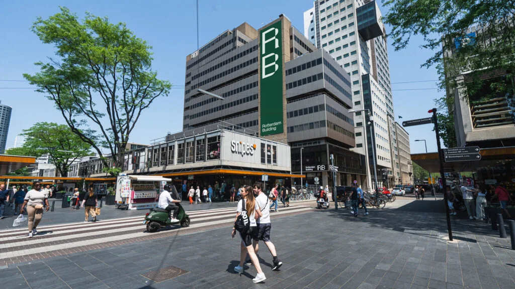 Rotterdamse skyline en zakelijke omgeving